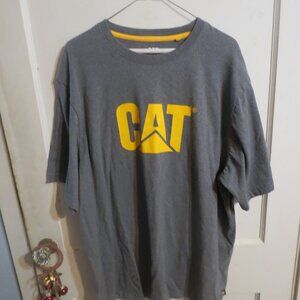 Men's XXL CAT Caterpillar T-Shirt Logo Yellow Relaxed Fit Tag Less Crew